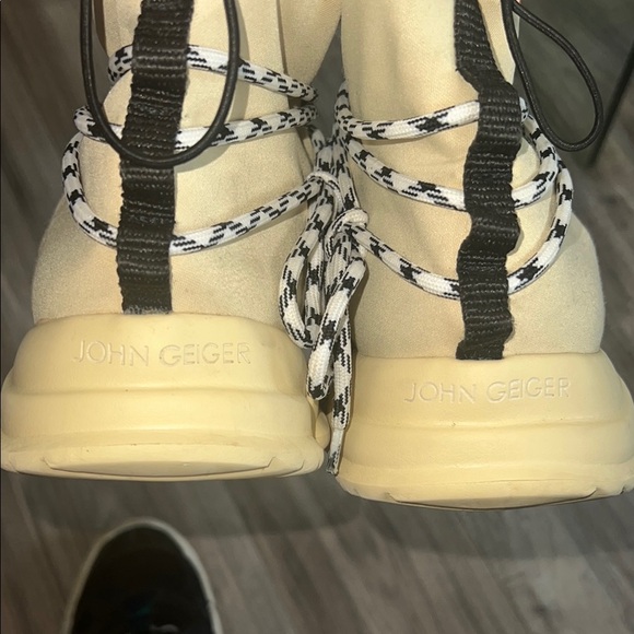 John Geiger 002 Cream Sneakers | Size 12 | With Autographed Booklet - Picture 2 of 4